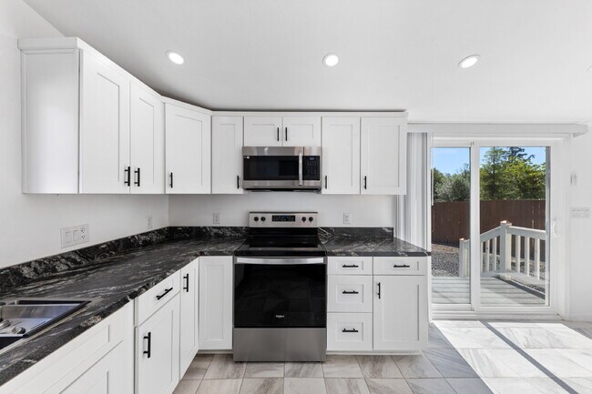 Building Photo - Updated Duplex