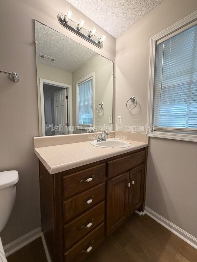 Building Photo - 209 Briarwood Dr