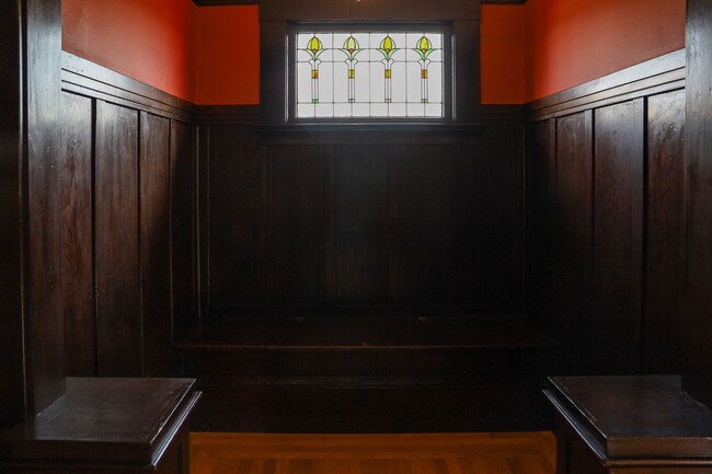 Building Photo - Advent- Spacious Temescal Flat with bonus ...