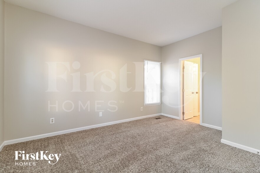 Building Photo - 104 Longneedle Ct