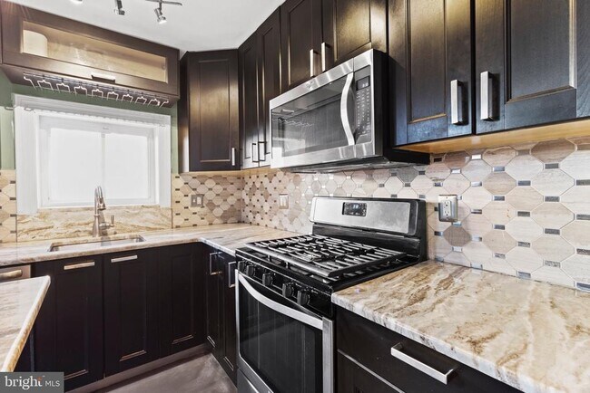 Building Photo - 2443 E Cumberland St