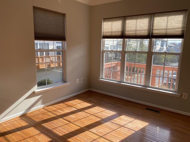 Building Photo - 13851 Palisades St