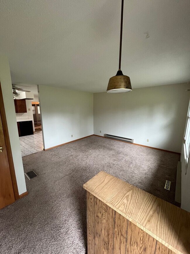 Building Photo - Country Feel