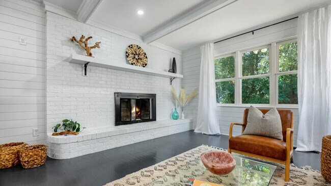 Building Photo - 4959 Parkside Dr