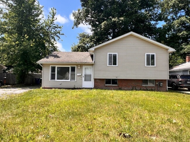 Primary Photo - Move in ready!