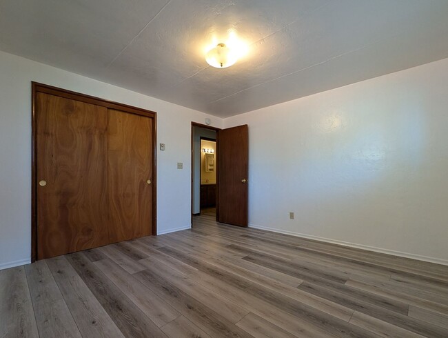 Building Photo - Great 2 bed/1 bath duplex in Santa Clara!