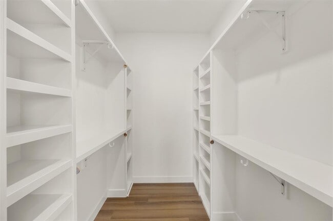 Building Photo - 260 Amaranta Ln