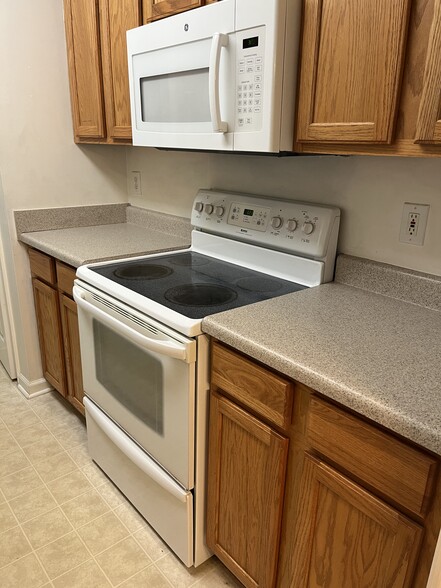 Building Photo - 1305 Cedar Shoals Dr