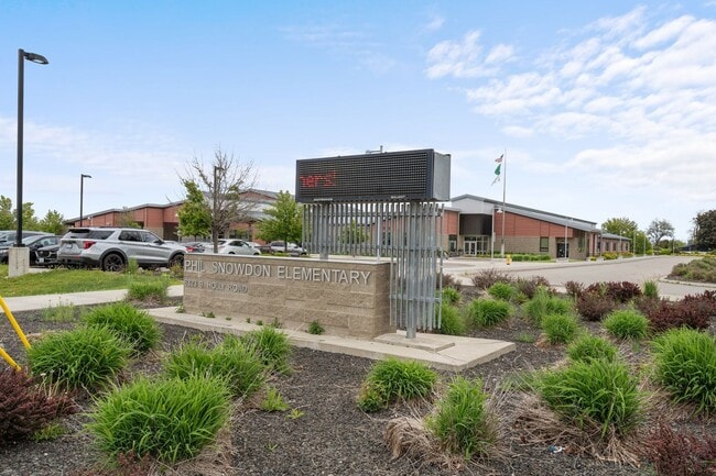 Building Photo - Modern Comfort in Country View Meadows – 3...
