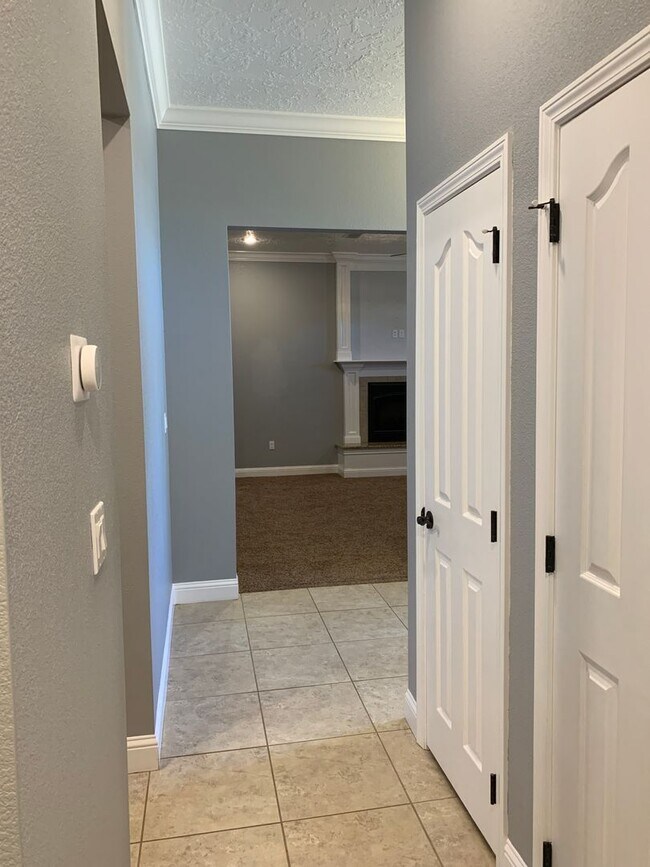 Building Photo - 2225 Jadyn Ln