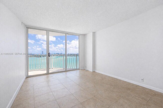 Building Photo - 7601 E Treasure Dr