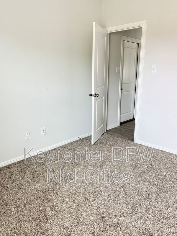 Building Photo - 9001 High Stirrup Ln
