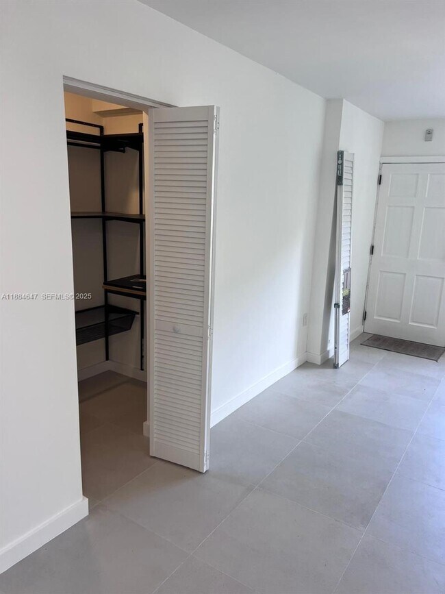 Building Photo - 7820 NE Bayshore Ct