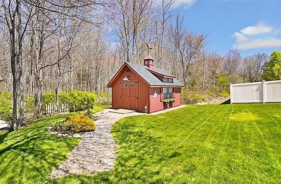 Building Photo - 286 Mile Ln