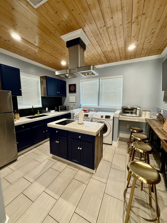 Building Photo - 2312 37th St