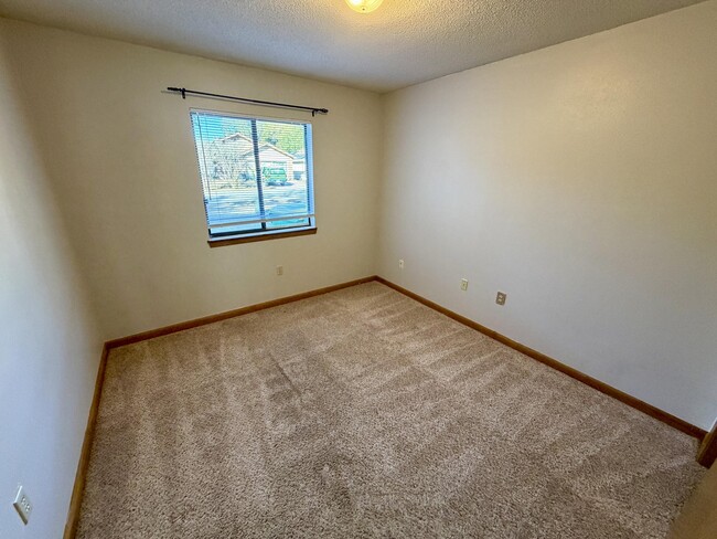 Building Photo - 3102 Aspen Ct