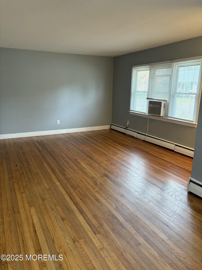 Building Photo - 609 Cable Ave