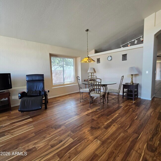 Building Photo - 1125 E Montoya Ln