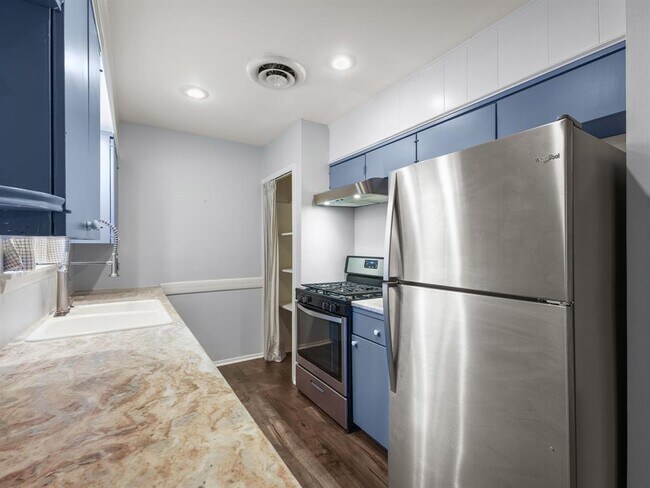 Building Photo - 8010 Camden Dr