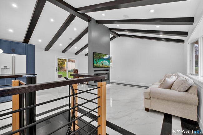 Building Photo - 6 Brighton St