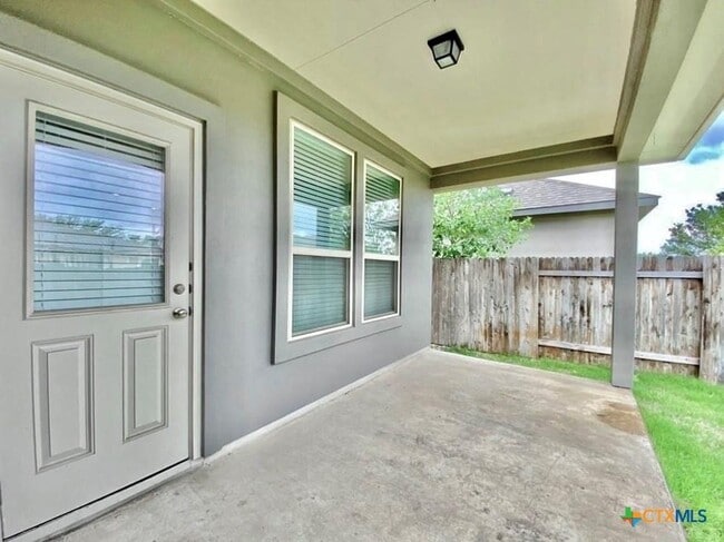 Building Photo - 816 Alta Wy