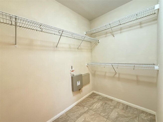 Building Photo - 12811 Mills Breeze Dr