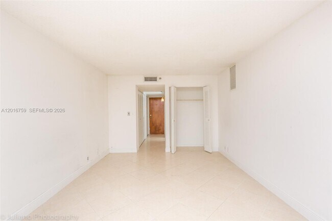 Building Photo - 7601 E Treasure Dr