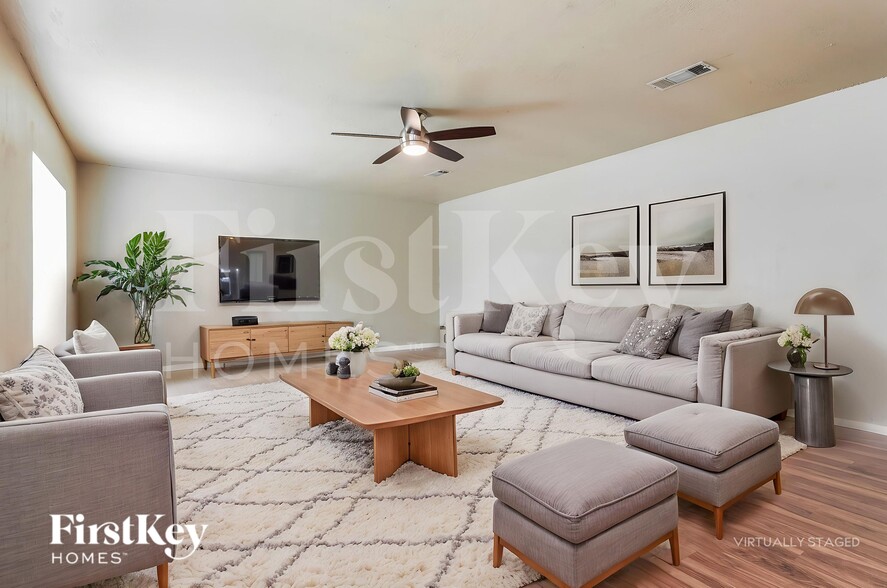 Building Photo - 701 E Mission St