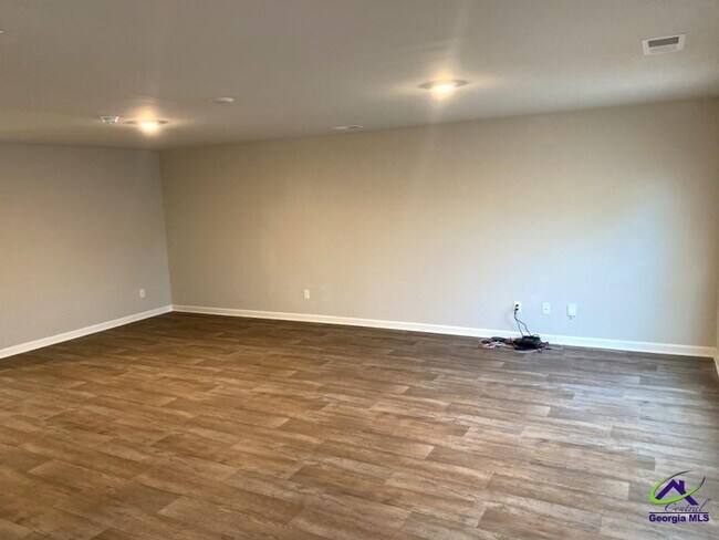 Building Photo - 119 River Birch Ln