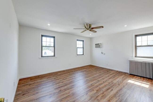 Building Photo - 815 3rd St