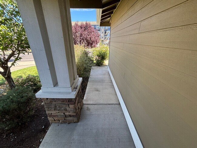 Building Photo - w1031