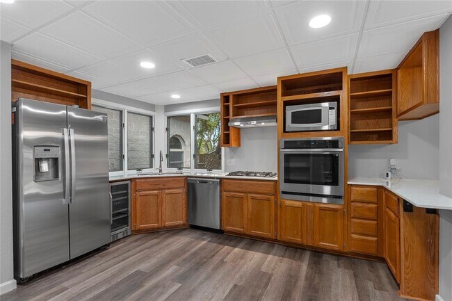 Building Photo - 2101 Mimosa Dr
