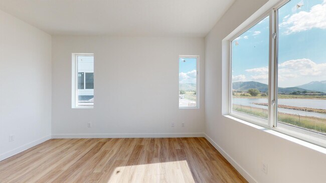 Building Photo - 1266 Sawmill Blvd