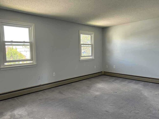 Building Photo - 405 Cilley Rd