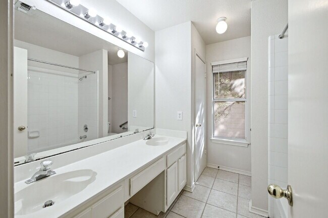 Building Photo - 4 Bedroom home with ZERO carpet close to RAFB