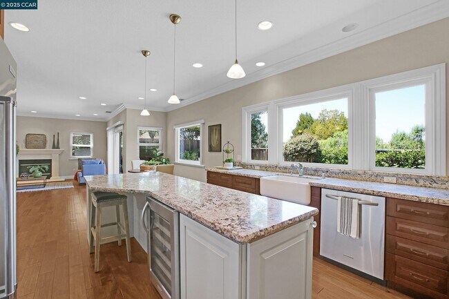 Building Photo - 706 Endsleigh Ct