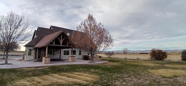 Building Photo - 1516-1513 13 Rd