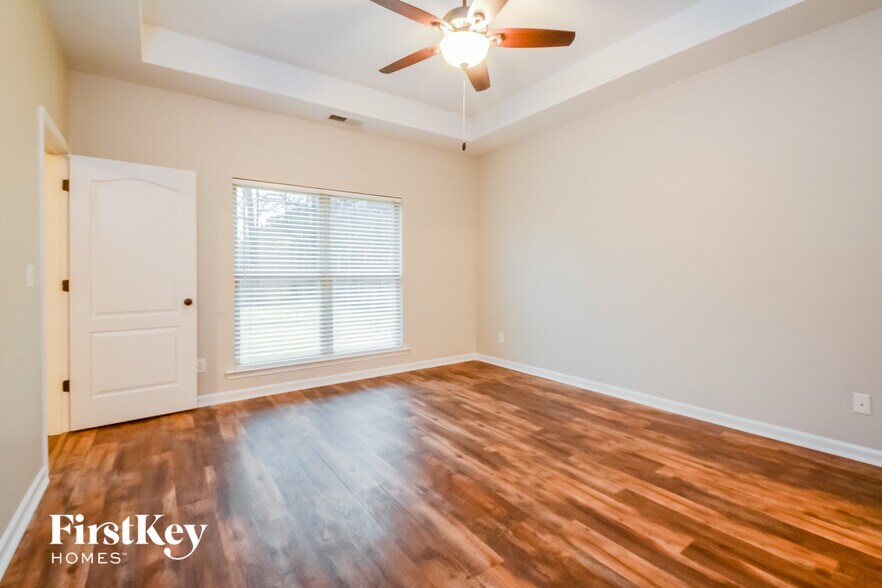 Building Photo - 1072 Pine Valley Dr