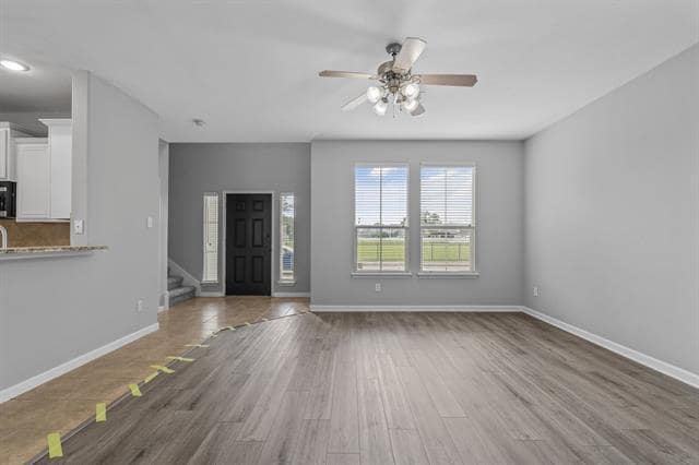 Building Photo - 920 Foxgrove Ln