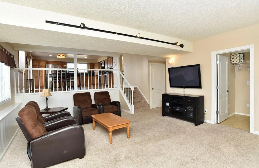 Building Photo - 9165 W 74th Ave