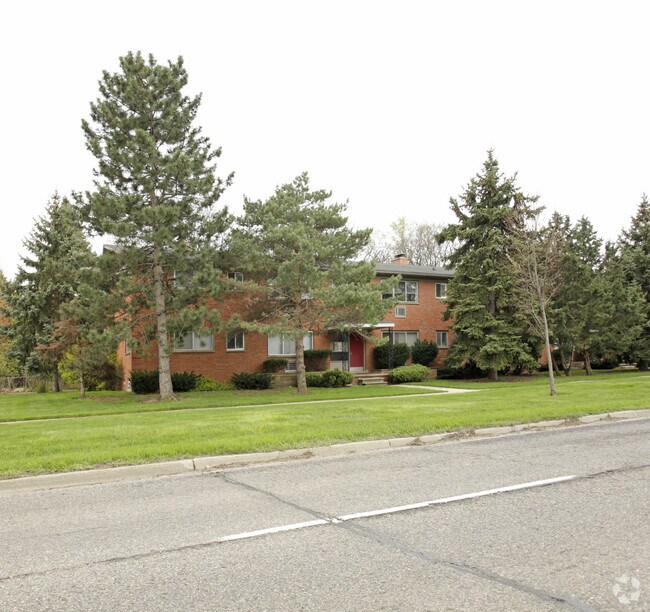Victoria Manor 2601 W 13 Mile Rd Royal Oak MI 48073 Apartment Finder
