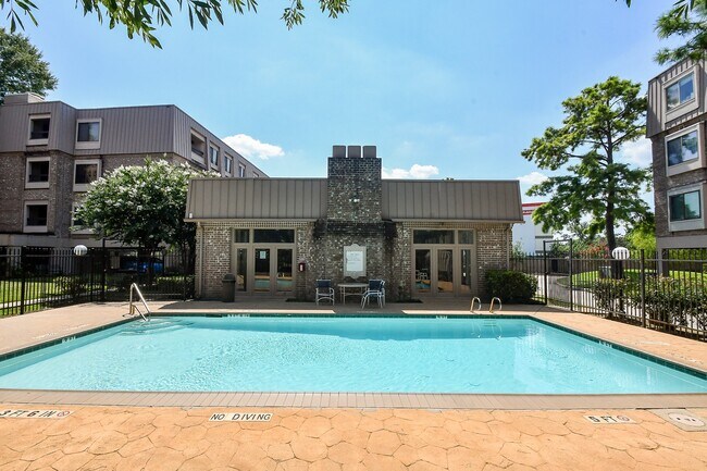 Primary Photo - 2211 S Braeswood Blvd