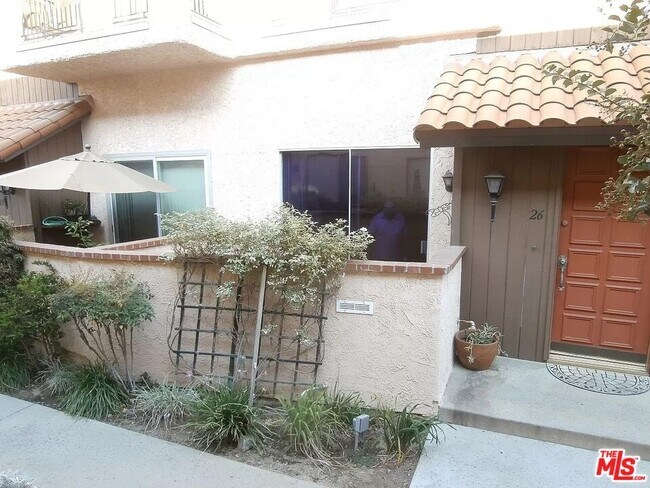 Building Photo - 1711 Grismer Ave