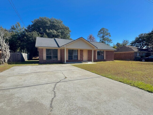 Building Photo - MOVE-IN READY! (Pet Friendly)