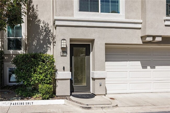 Building Photo - 225 Montana Del Lago Dr