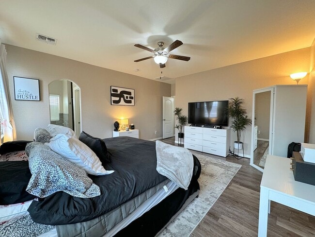 Building Photo - Northeast El Paso 3Bed/2 Bath Refrig A/C Across From Park!