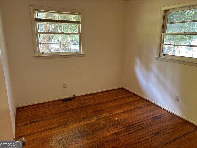 Building Photo - 150 Sherwood Dr