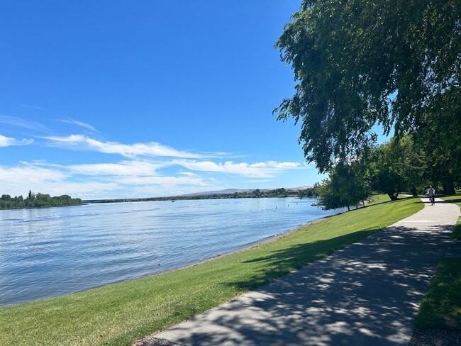 Building Photo - NEW LISTING In Desirable N. Richland Neigh...