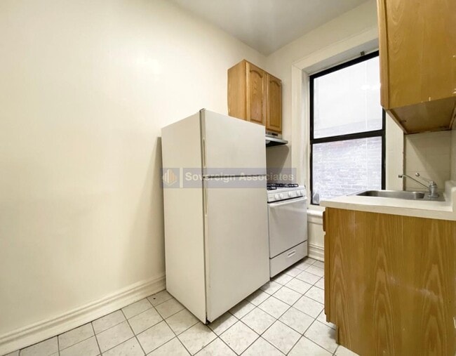 Building Photo - 3135 Broadway