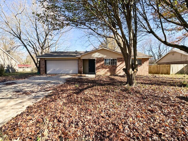 Building Photo - 3bd/2ba Fayetteville Home Available!